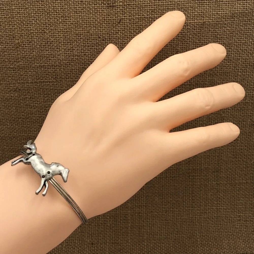 🌼 Burnished Metal Horse Wire Hook Bangle Bracelet